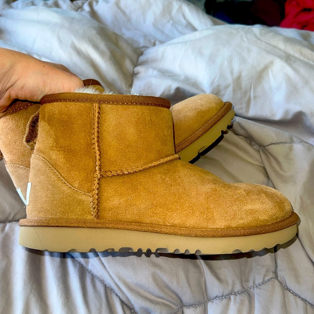 BRAND NEW KIDS UGG ULTRA MINI BOOTS IN CHESTNUT 🌰!!!!